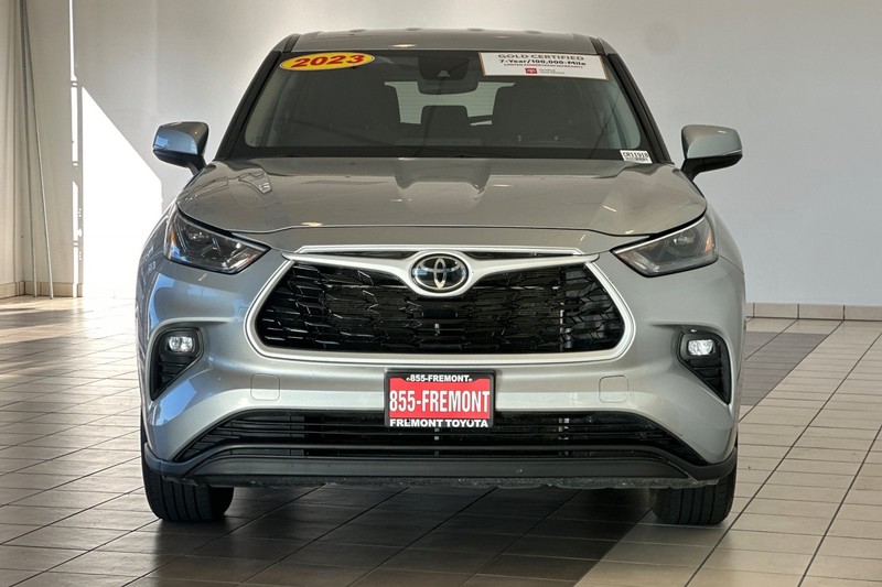 Toyota Highlander Vehicle Full-screen Gallery Image 09