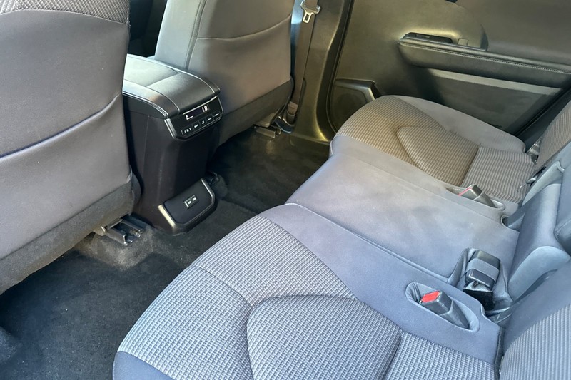 Toyota Highlander Vehicle Full-screen Gallery Image 12