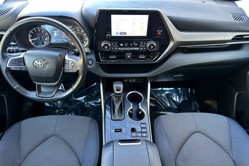 Toyota Highlander Vehicle Full-screen Gallery Image 13