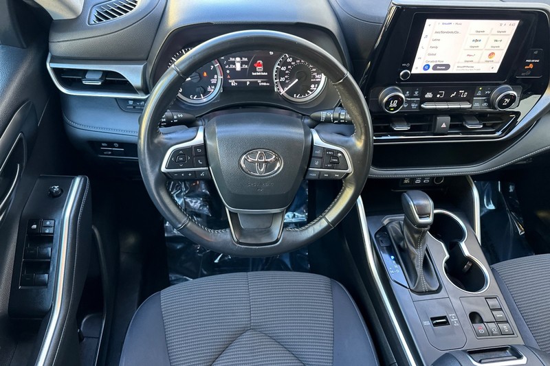 Toyota Highlander Vehicle Full-screen Gallery Image 14