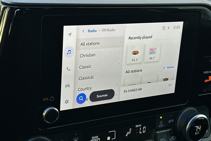 Toyota Highlander Vehicle Full-screen Gallery Image 19