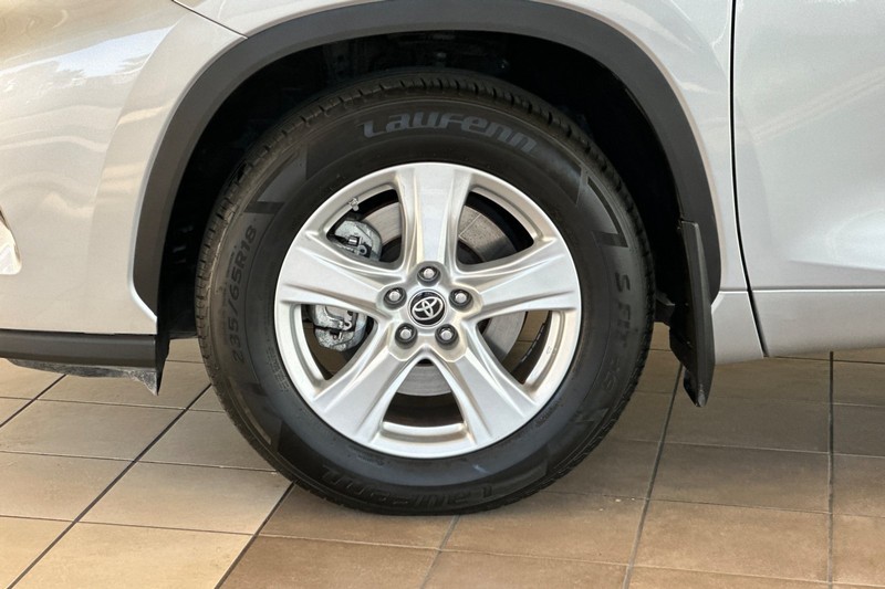 Toyota Highlander Vehicle Full-screen Gallery Image 27