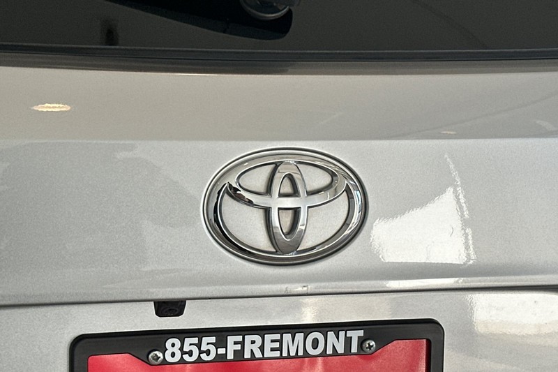 Toyota Highlander Vehicle Full-screen Gallery Image 28