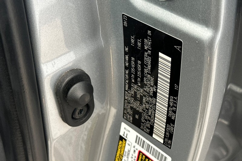 Toyota Highlander Vehicle Full-screen Gallery Image 29