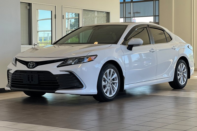 Toyota Camry Vehicle Full-screen Gallery Image 08