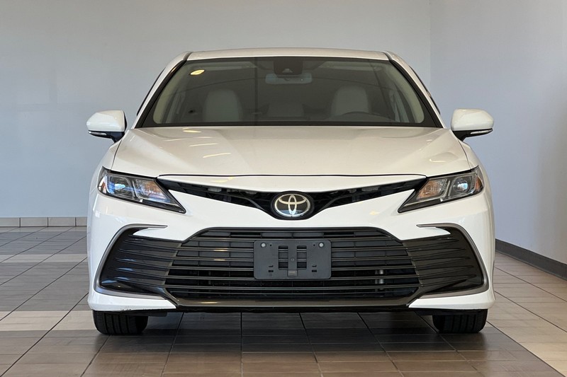 Toyota Camry Vehicle Full-screen Gallery Image 09