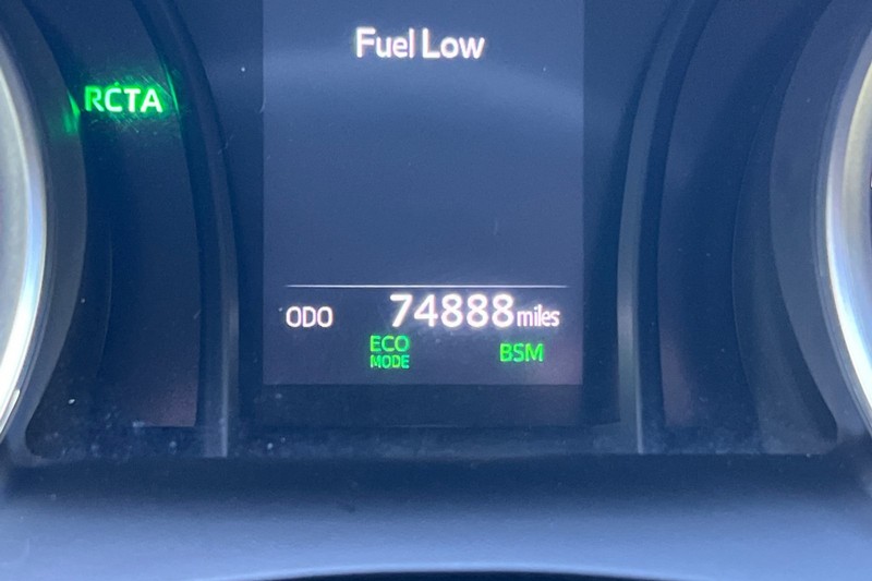 Toyota Camry Vehicle Full-screen Gallery Image 24