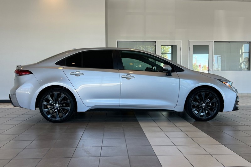 Toyota Corolla Vehicle Full-screen Gallery Image 03