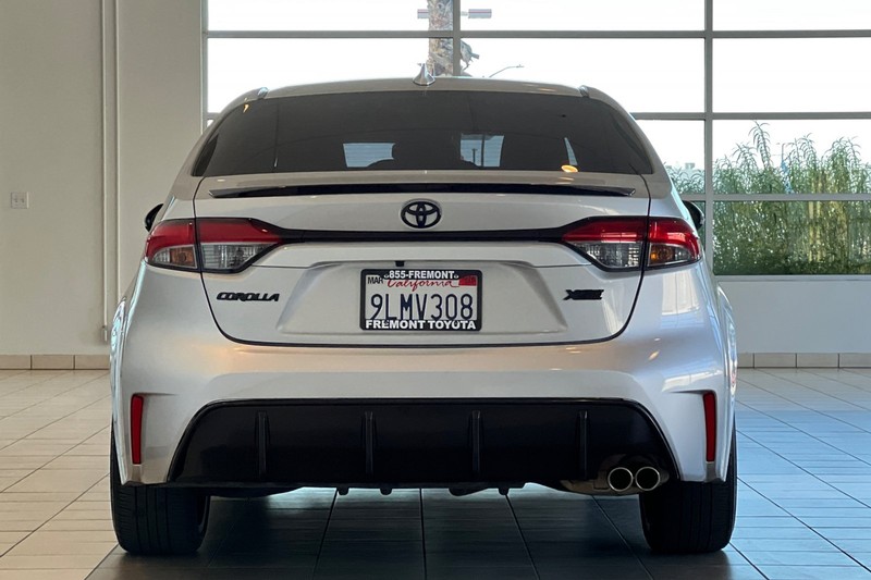 Toyota Corolla Vehicle Full-screen Gallery Image 05