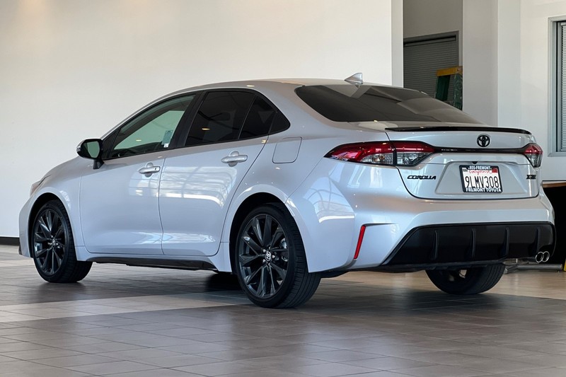 Toyota Corolla Vehicle Full-screen Gallery Image 06