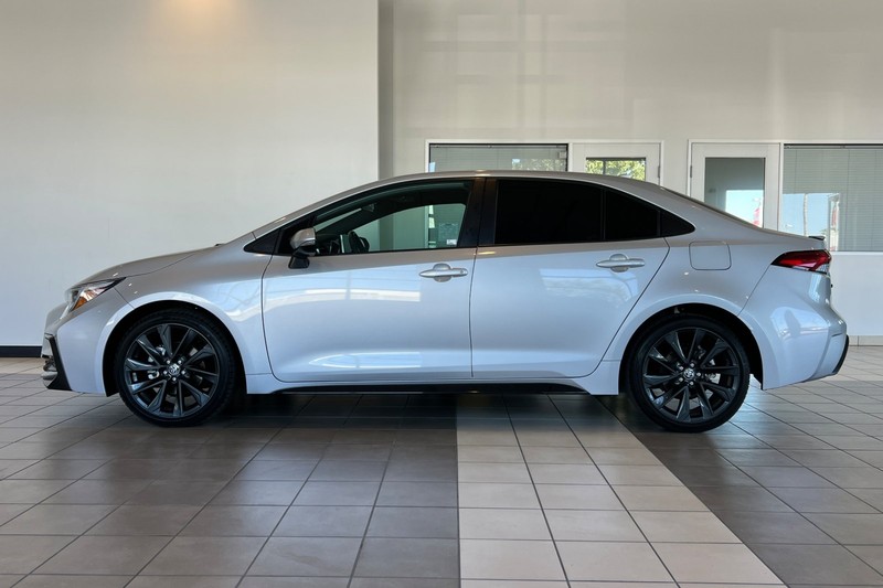 Toyota Corolla Vehicle Full-screen Gallery Image 07