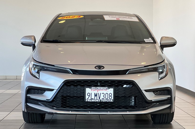 Toyota Corolla Vehicle Full-screen Gallery Image 09