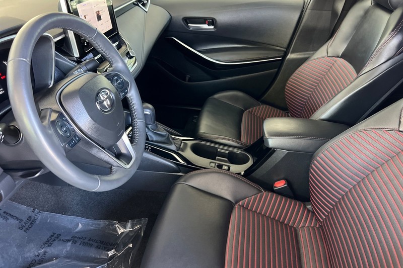 Toyota Corolla Vehicle Full-screen Gallery Image 10