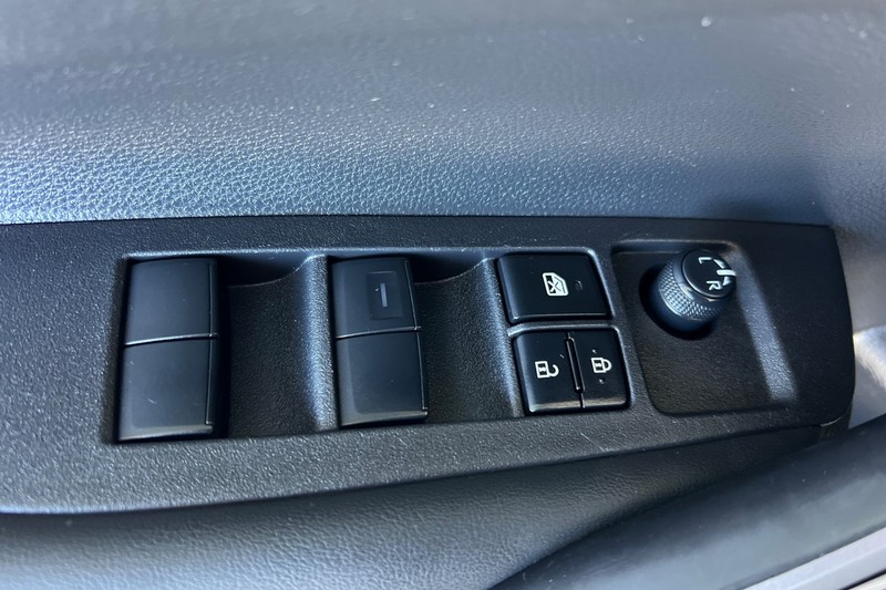 Toyota Corolla Vehicle Full-screen Gallery Image 11