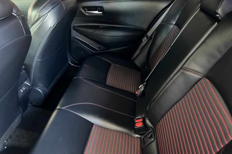 Toyota Corolla Vehicle Full-screen Gallery Image 12