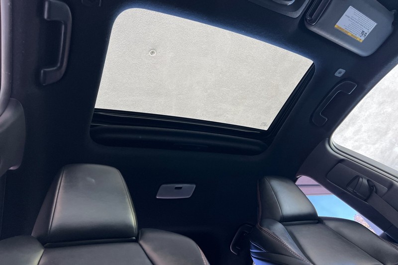 Toyota Corolla Vehicle Full-screen Gallery Image 16