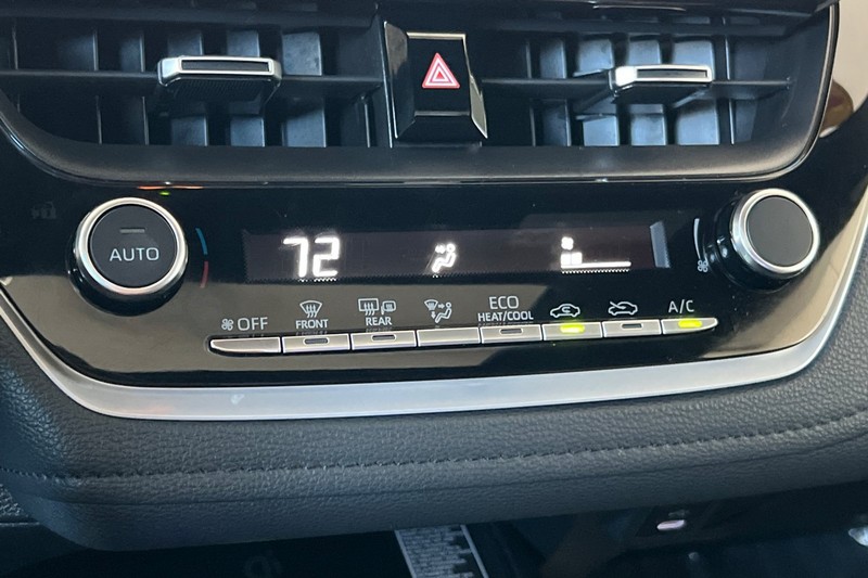 Toyota Corolla Vehicle Full-screen Gallery Image 19