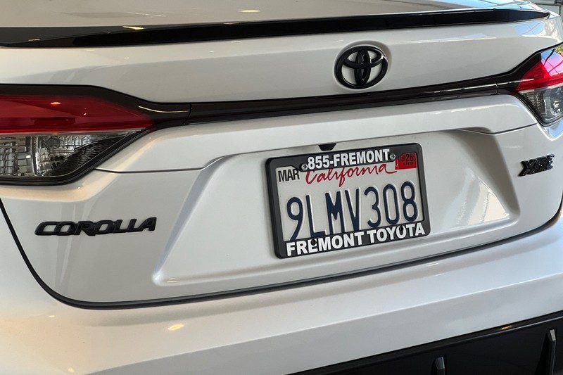 Toyota Corolla Vehicle Full-screen Gallery Image 26