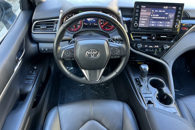 Toyota Camry Vehicle Full-screen Gallery Image 14