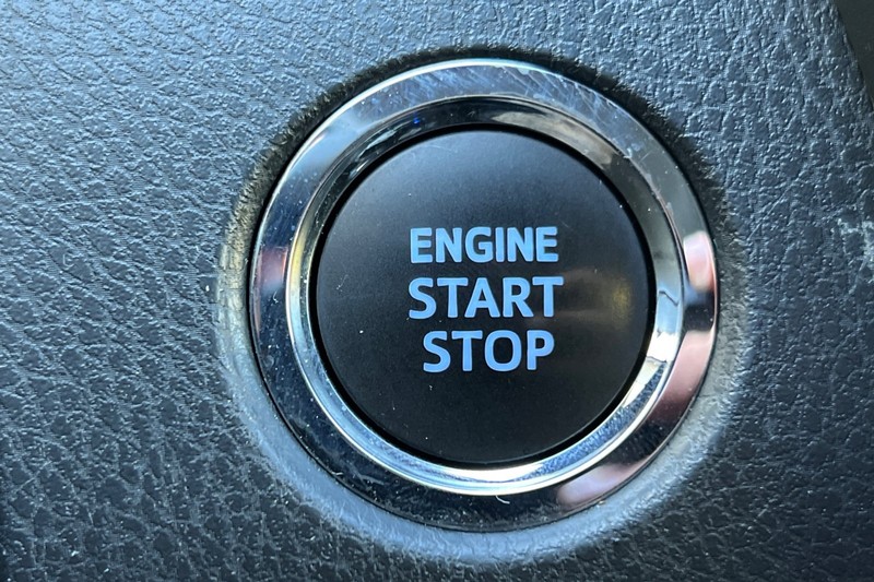 Toyota Camry Vehicle Full-screen Gallery Image 21