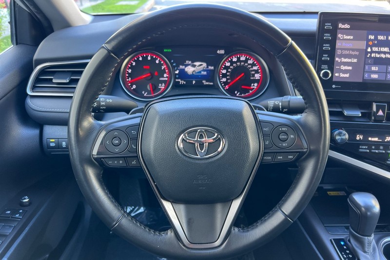 Toyota Camry Vehicle Full-screen Gallery Image 22