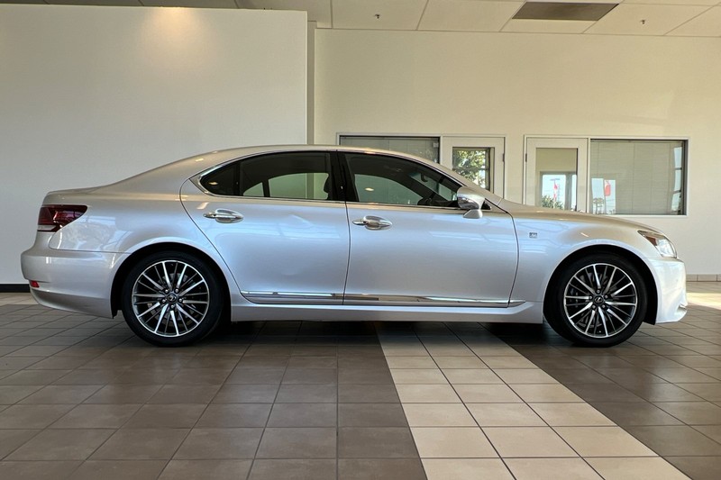 Lexus LS 460 Vehicle Full-screen Gallery Image 03