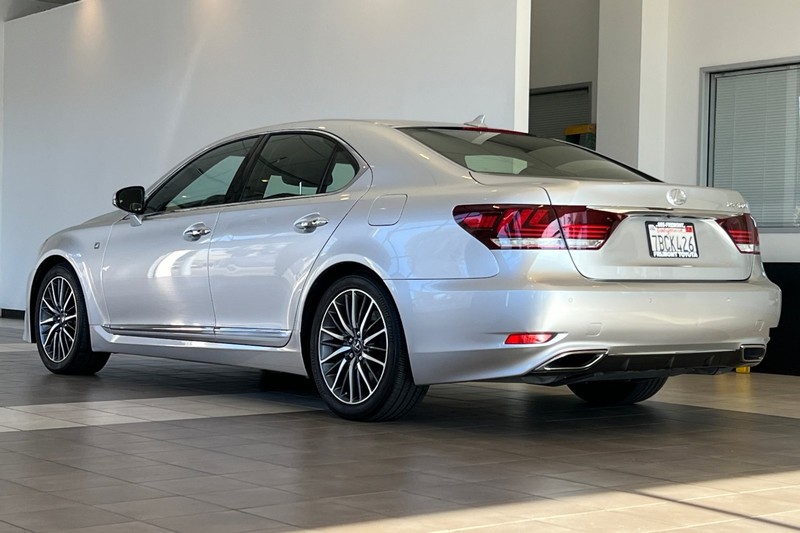 Lexus LS 460 Vehicle Full-screen Gallery Image 06