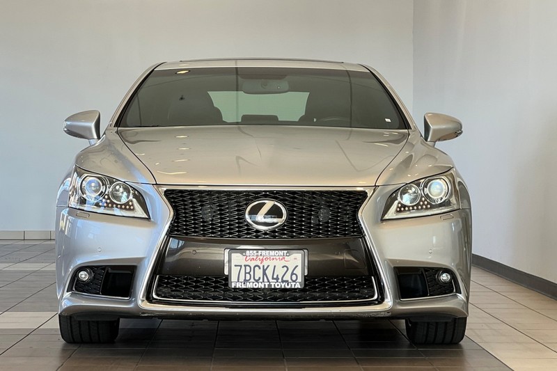 Lexus LS 460 Vehicle Full-screen Gallery Image 09