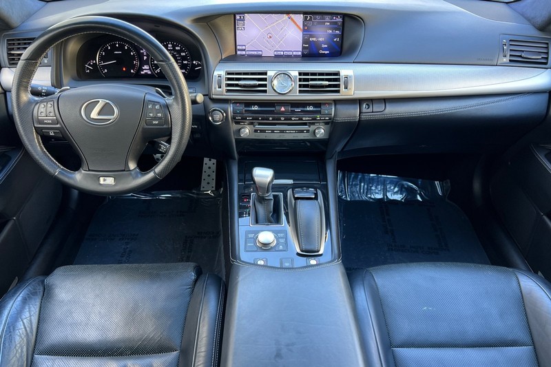 Lexus LS 460 Vehicle Full-screen Gallery Image 13