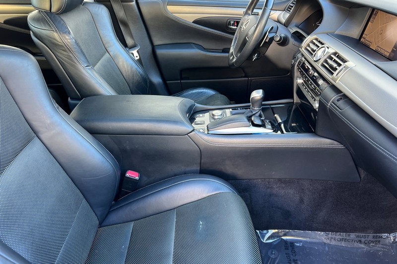 Lexus LS 460 Vehicle Full-screen Gallery Image 15