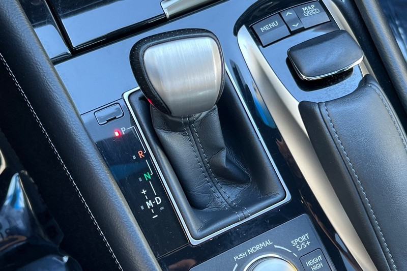 Lexus LS 460 Vehicle Full-screen Gallery Image 21