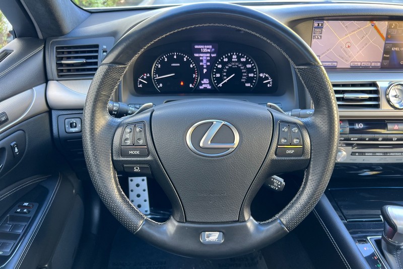 Lexus LS 460 Vehicle Full-screen Gallery Image 23