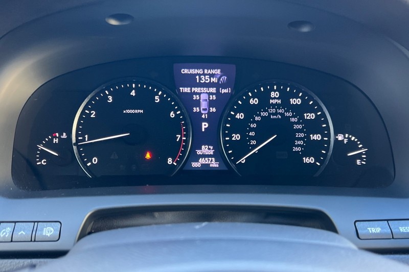 Lexus LS 460 Vehicle Full-screen Gallery Image 24