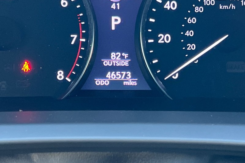 Lexus LS 460 Vehicle Full-screen Gallery Image 25