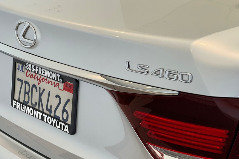 Lexus LS 460 Vehicle Full-screen Gallery Image 27