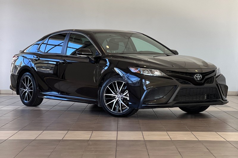 Toyota Camry Vehicle Full-screen Gallery Image 02