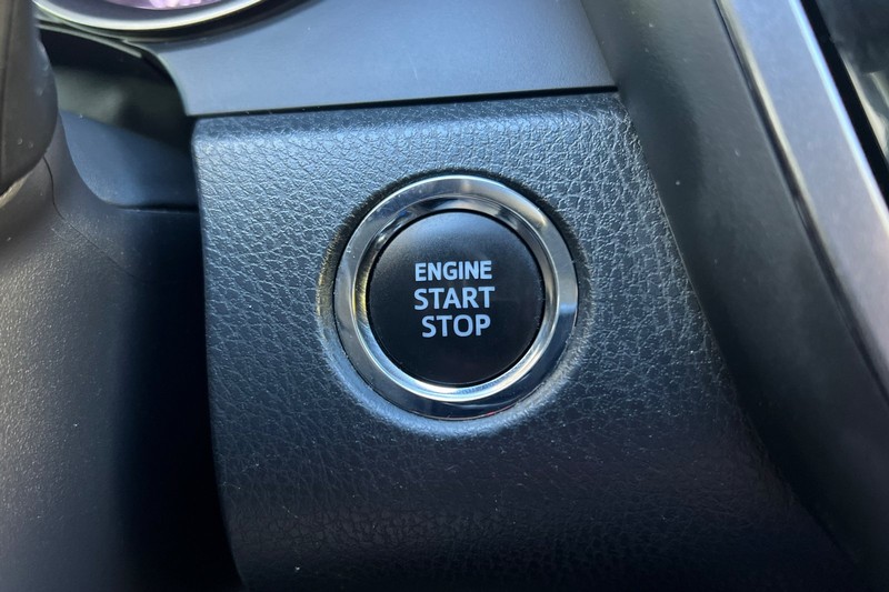 Toyota Camry Vehicle Full-screen Gallery Image 21