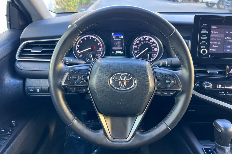 Toyota Camry Vehicle Full-screen Gallery Image 22