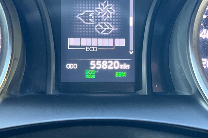 Toyota Camry Vehicle Full-screen Gallery Image 24