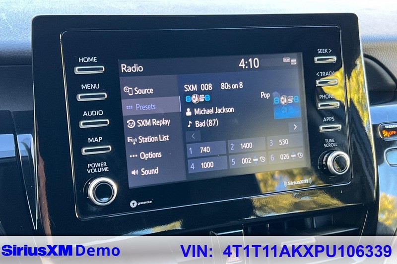 Toyota Camry Vehicle Full-screen Gallery Image 27