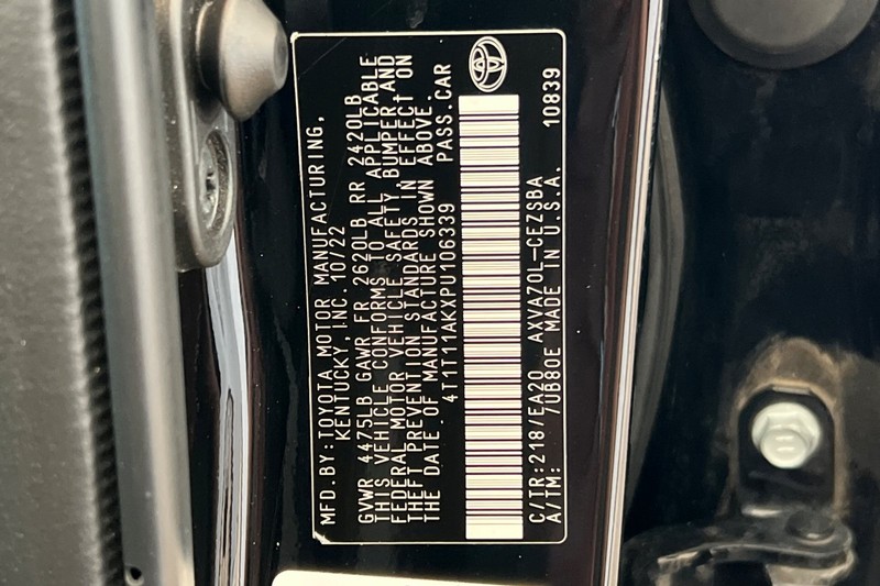 Toyota Camry Vehicle Full-screen Gallery Image 28