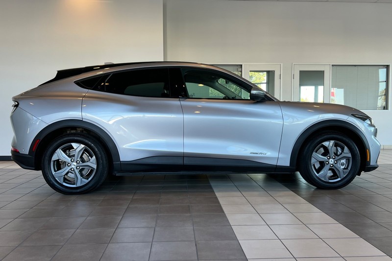 Ford Mustang Mach-E Vehicle Full-screen Gallery Image 03