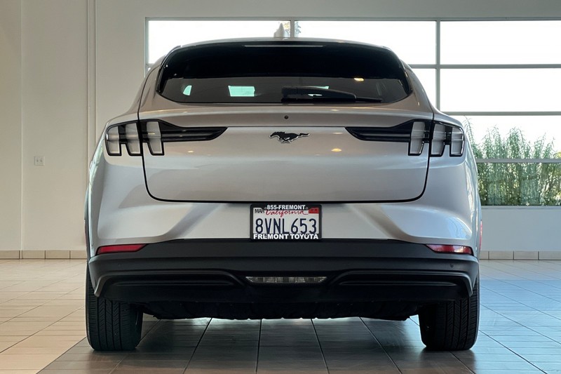 Ford Mustang Mach-E Vehicle Full-screen Gallery Image 05