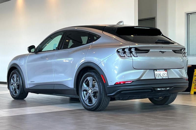 Ford Mustang Mach-E Vehicle Full-screen Gallery Image 06