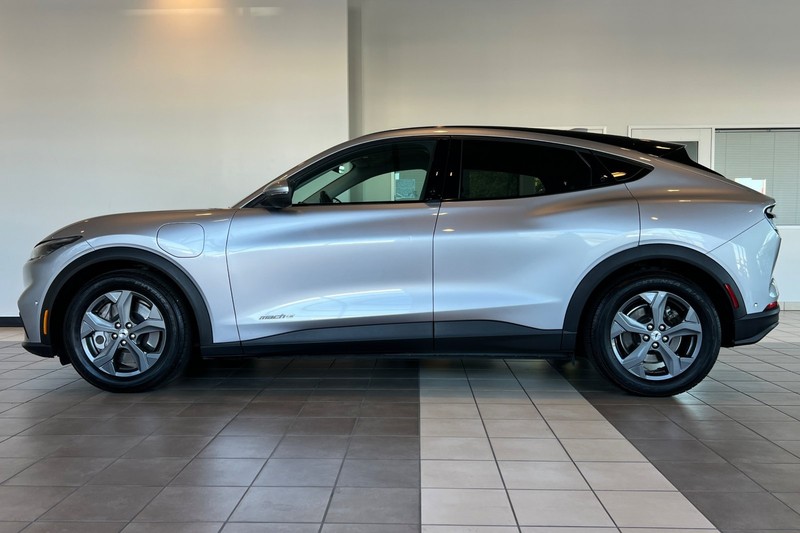 Ford Mustang Mach-E Vehicle Full-screen Gallery Image 07