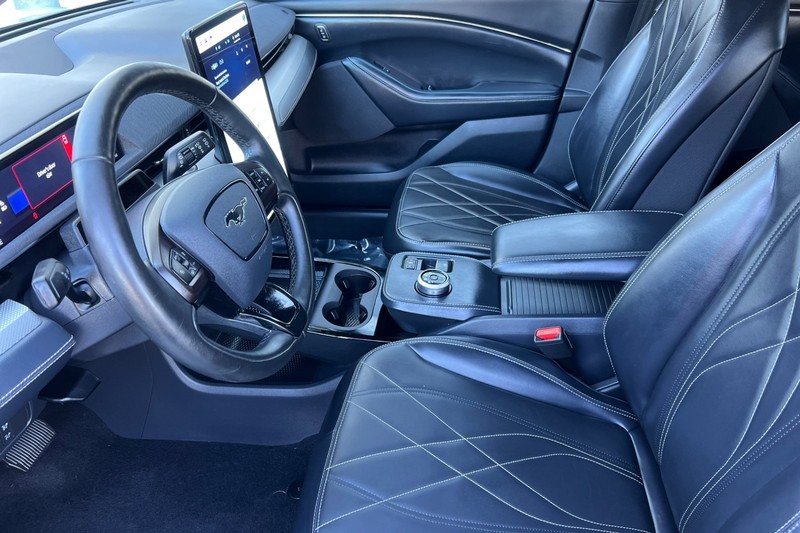 Ford Mustang Mach-E Vehicle Full-screen Gallery Image 10