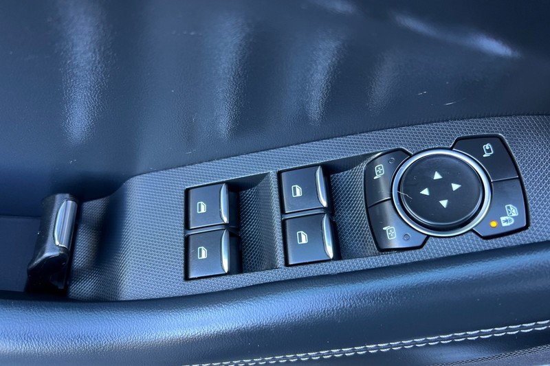 Ford Mustang Mach-E Vehicle Full-screen Gallery Image 11