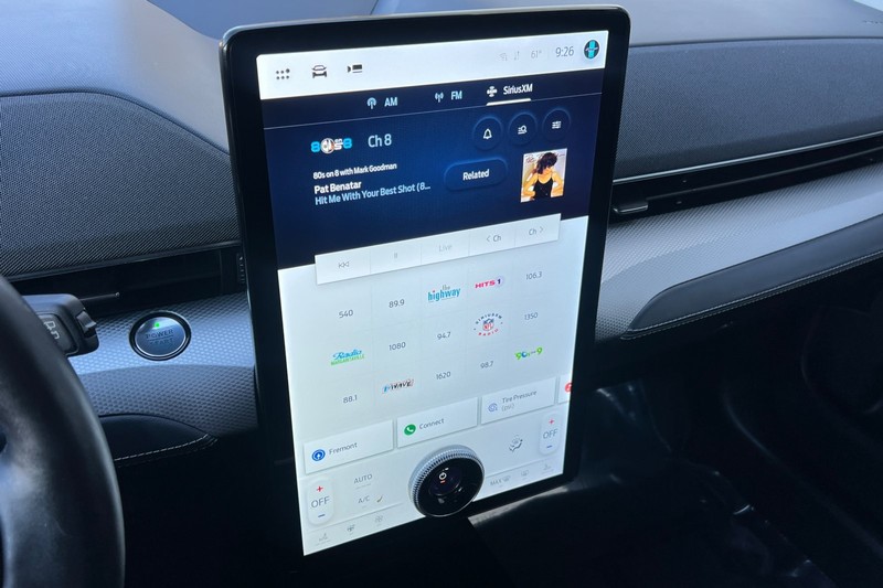 Ford Mustang Mach-E Vehicle Full-screen Gallery Image 18