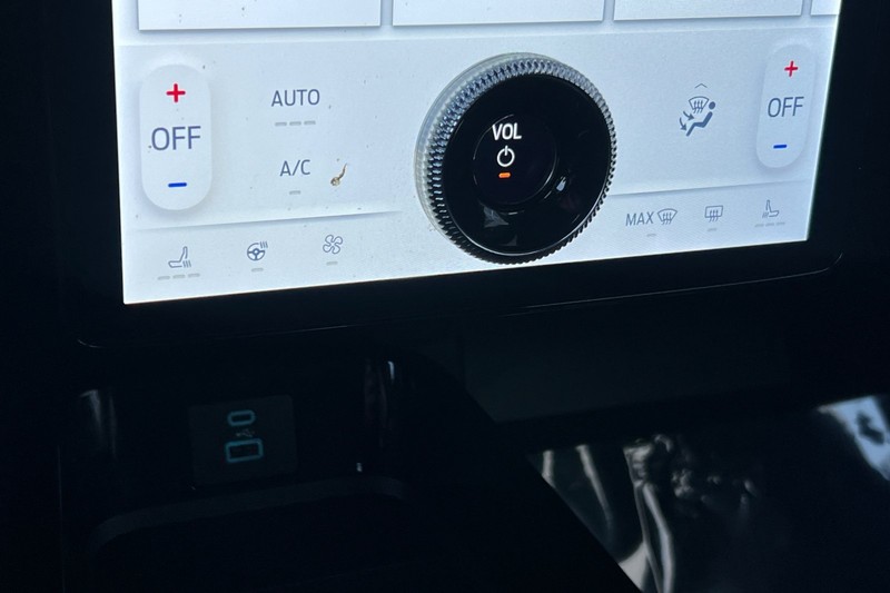 Ford Mustang Mach-E Vehicle Full-screen Gallery Image 21