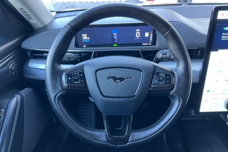 Ford Mustang Mach-E Vehicle Full-screen Gallery Image 24